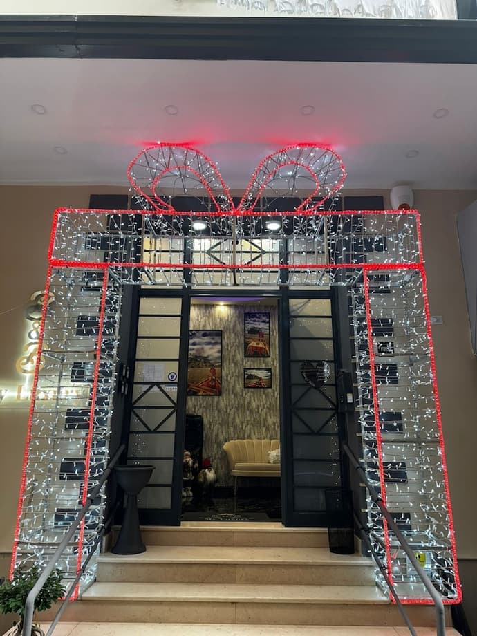 My Luxury, Primary image