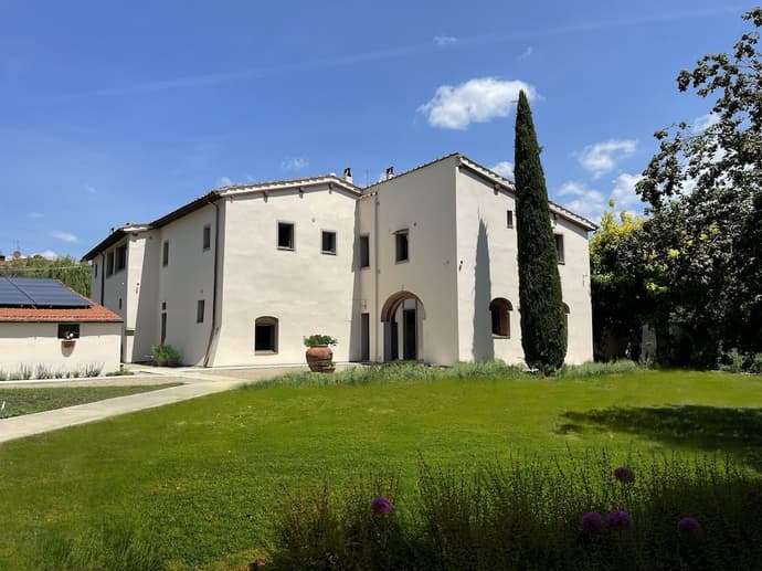 Casale La Gora, Primary image