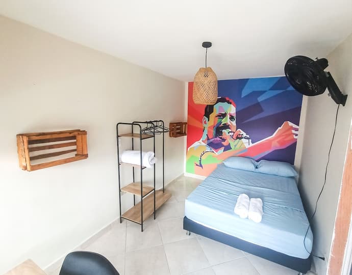 Casa Clandestina, Primary image