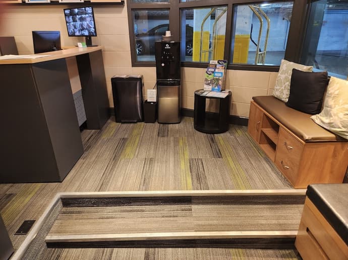 Times Square Suites Hotel, Reception