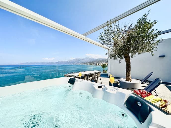 Skipper Beachfront Suites, Primary image