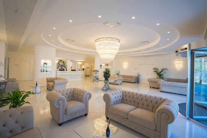 PM Hotel, Primary image