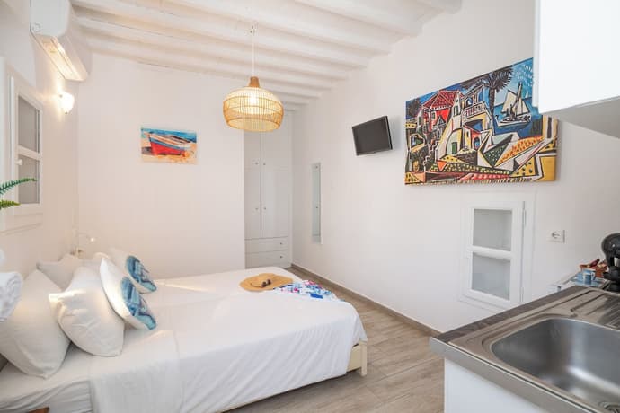 Eleanna's Mykonos, Primary image