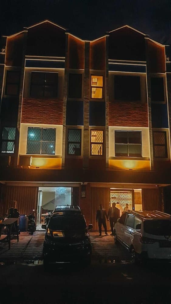 Capital Hotel, Primary image