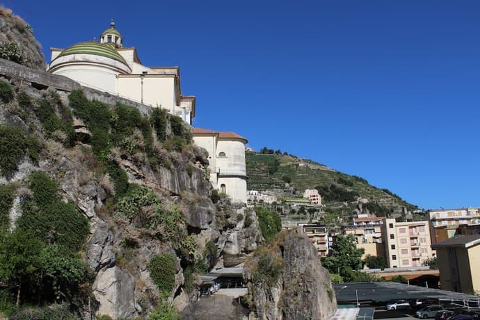 Divina Holiday, Primary image