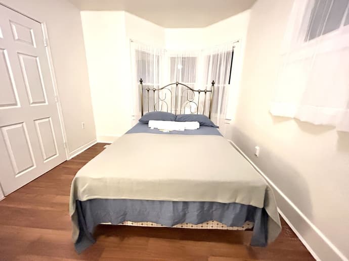 Housing Albert, Primary image