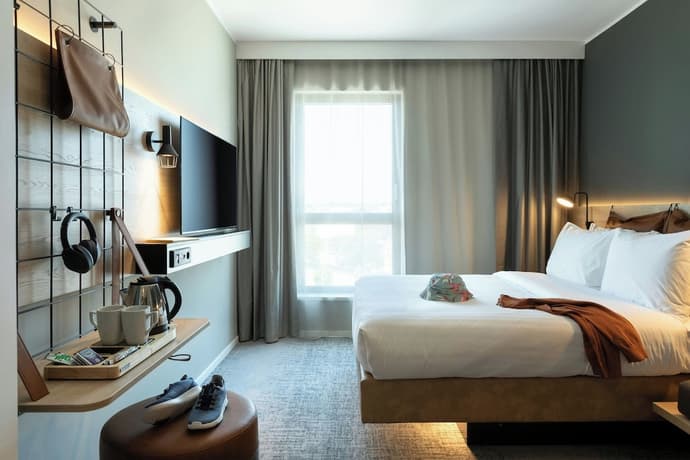 Moxy Plymouth, Primary image