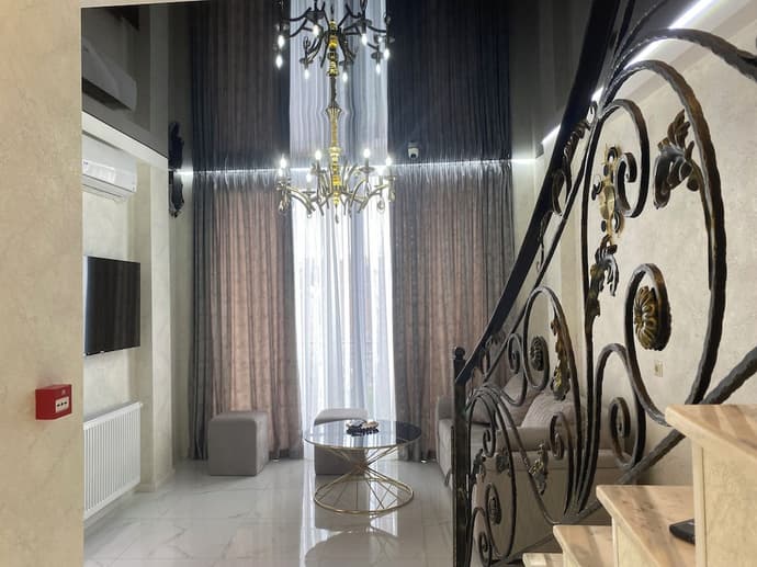 Mimino T&G, Primary image