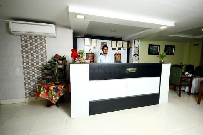 New Hotel Panda, Lobby