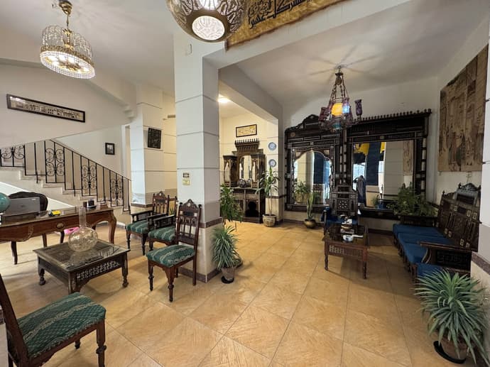 Osiris pyramids view inn, Primary image