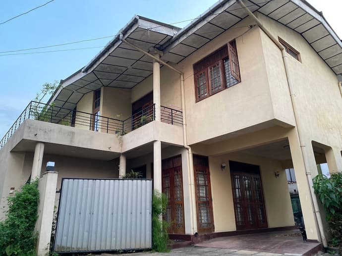 Oasis Colombo, Primary image