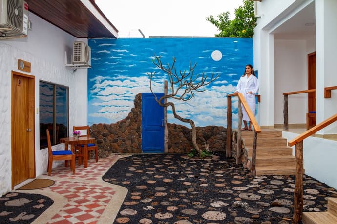 Plaza Luna Suites, Interior entrance