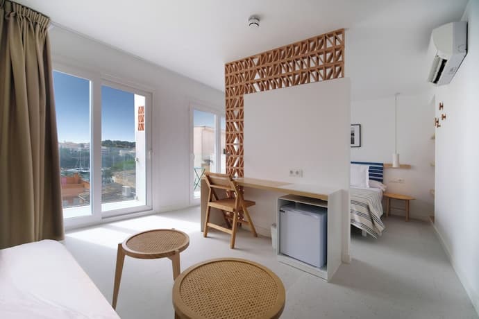 Hotel Bini, Primary image