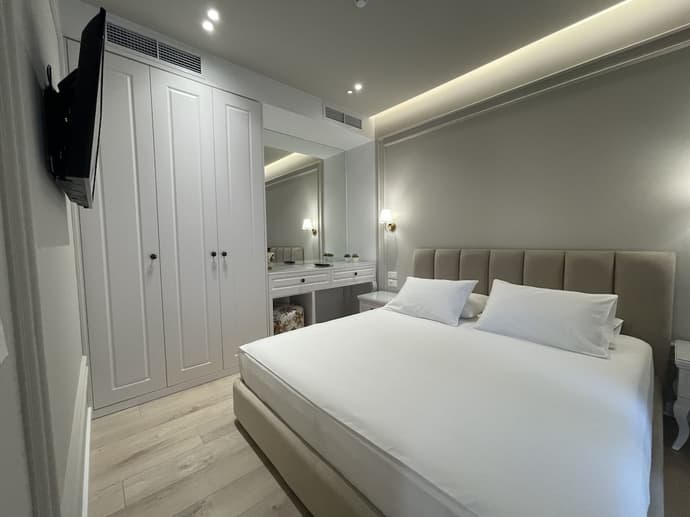 Seaside Hotel, Primary image