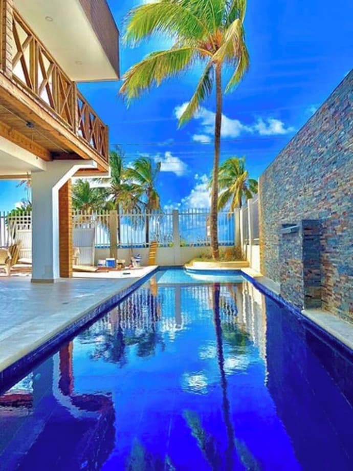 In Di House of Reggae Boutique, Primary image