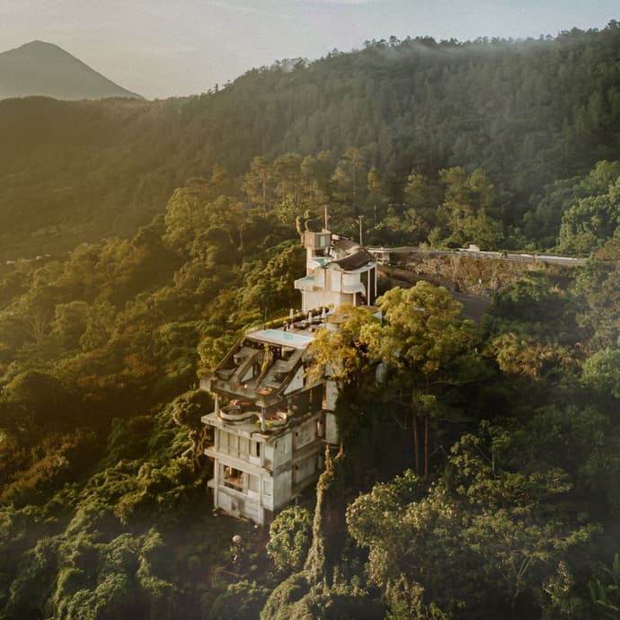 Desa Oculus, Primary image