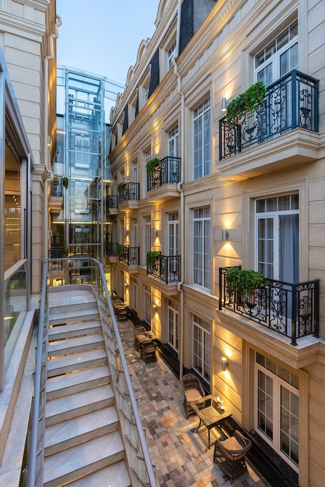 Europe Hotel, Primary image