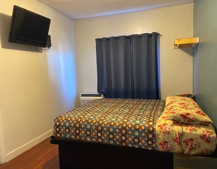 Unity Hotel - No Parking & Rooms Are Upstairs, Primary image