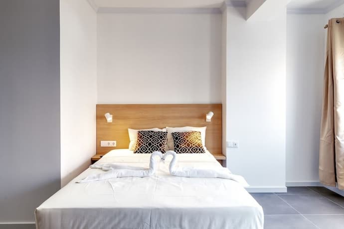 Art Hotel, Primary image