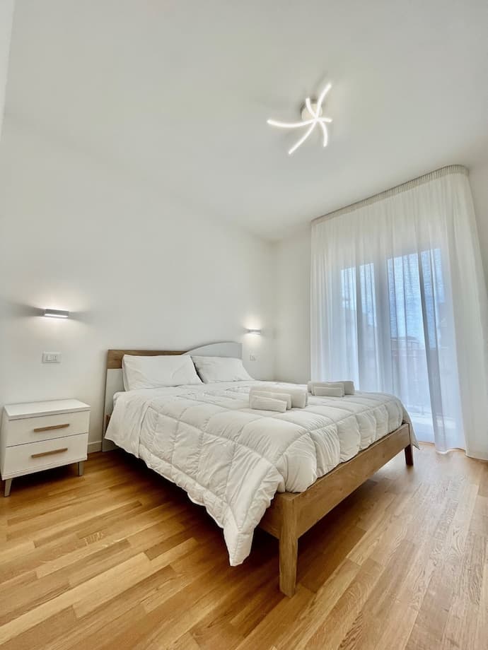 B&B 969, Primary image