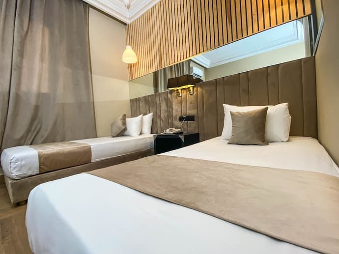 Ennasma, Primary image