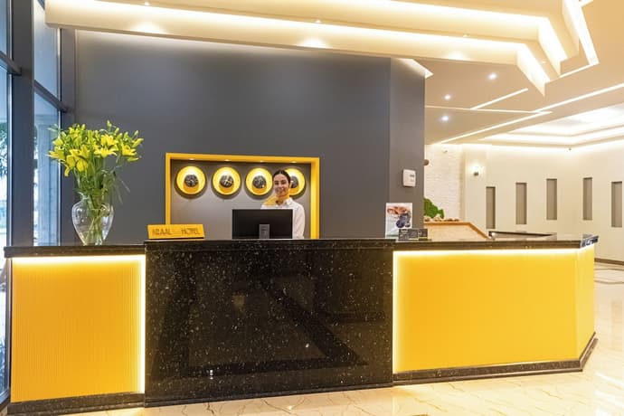 Kraal Hotel, Reception