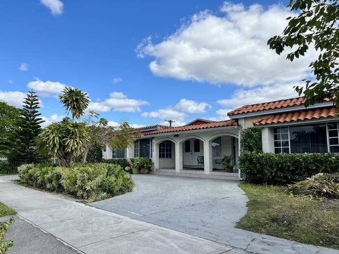 Beautiful And Comfortable Home and studios, Primary image