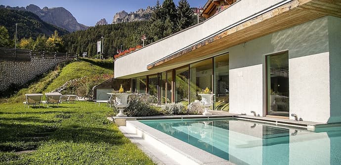 Renato Hotel, Primary image