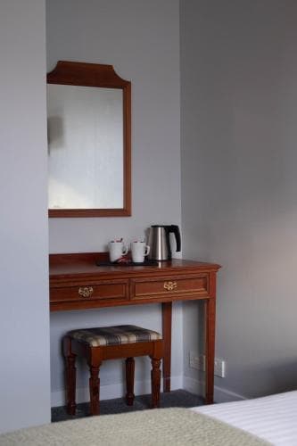 The Rosedale Hotel & Restaurant, 