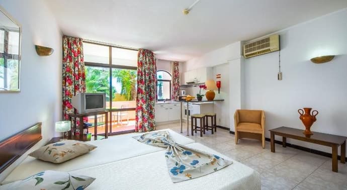 Monica Isabel Beach Club 3*, 