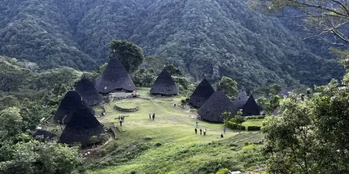 Flores Frontier: Jungles, Villages & Komodo Quests