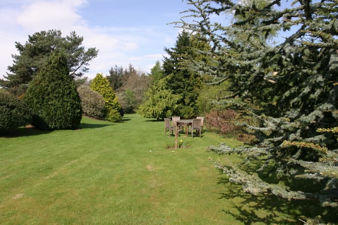 Eight Acres Hotel, General view