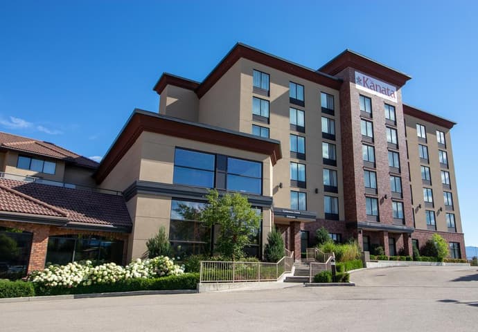 Kanata Kelowna Hotel and Conference Centre, General view