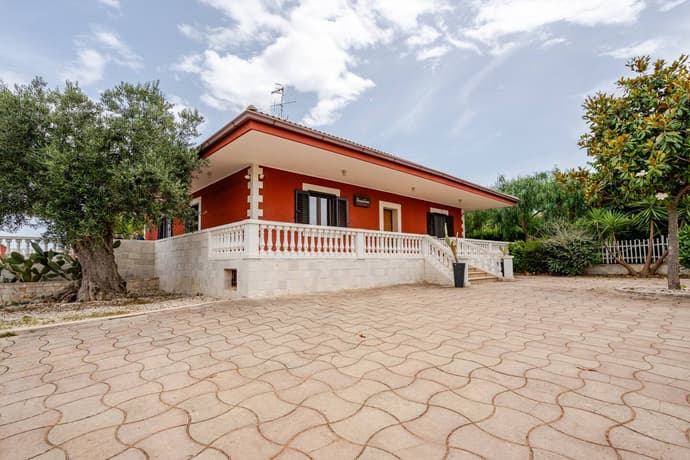 Massaroom, General view