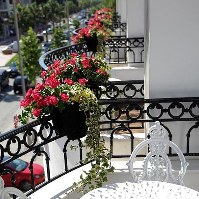 Empire Hotel, General view