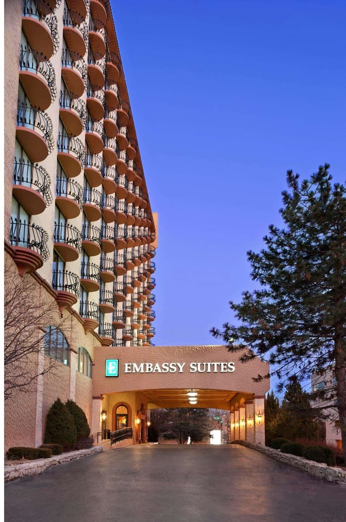 Embassy Suites by Hilton Kansas City Plaza, General view