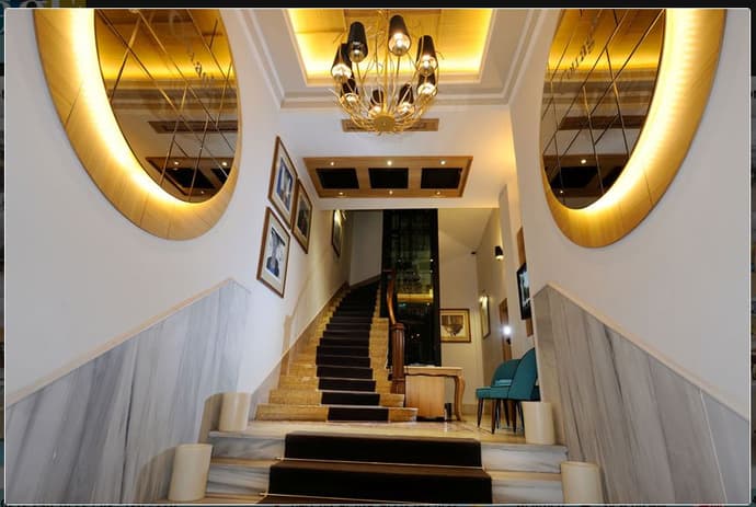 Collage Pera, General view