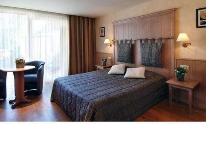 Flanders Hotel, General view