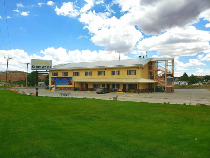 Grand Staircase Inn, General view