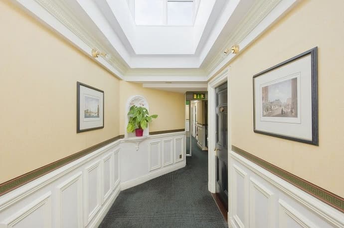 Wynn' s, General view