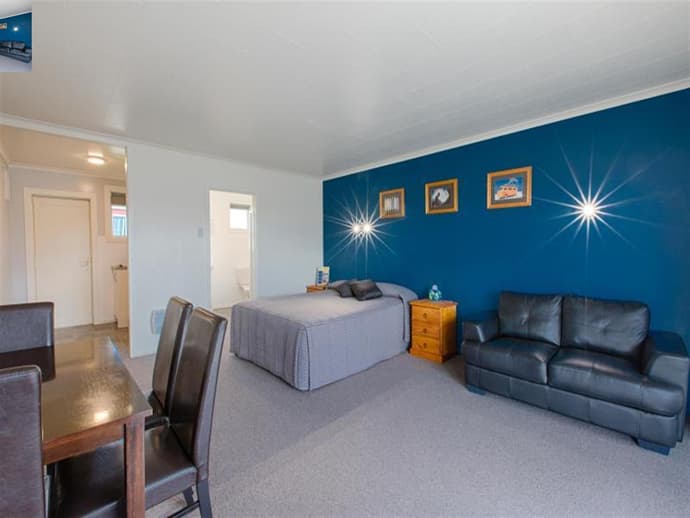 AAA Thames Court Motel, General view