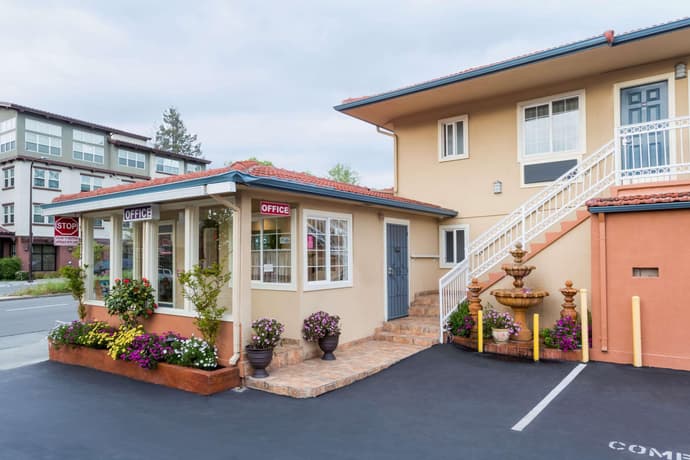 Howard Johnson by Wyndham Berkeley, General view