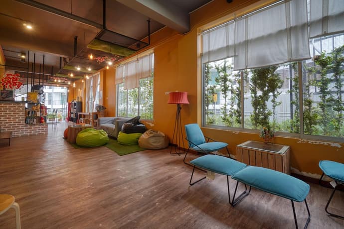 Snooze Too Hotel, General view