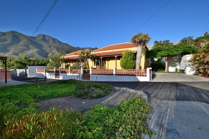 Casas Rurales Tola, General view