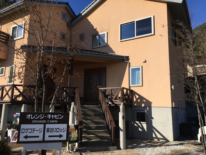 ORANGE CABIN INN, General view