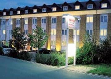 QUALITY HOTEL DRESDEN WEST, 