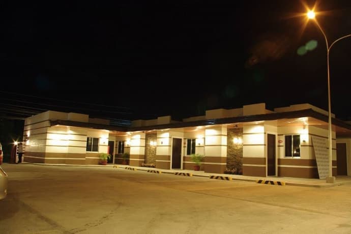 THE RED PALM SUITES AND RESTAURANT, 