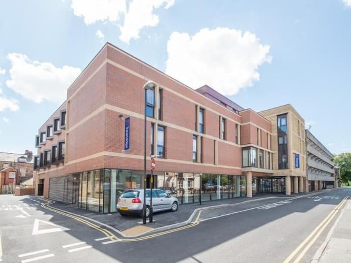 TRAVELODGE HARROGATE WEST PARK, 