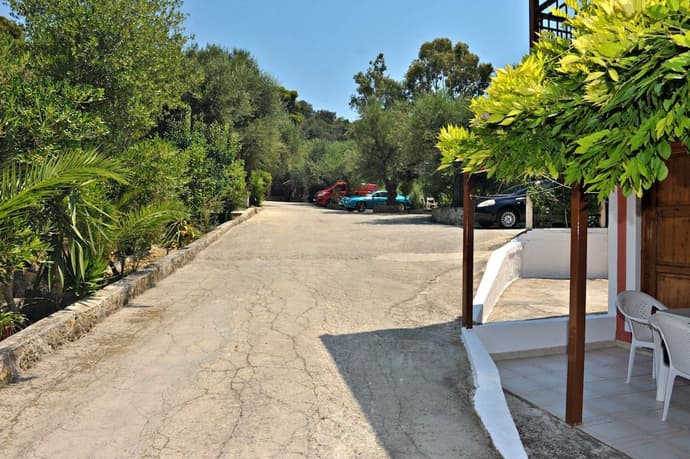 STUDIOS DIMITRIS GIATRAS, 