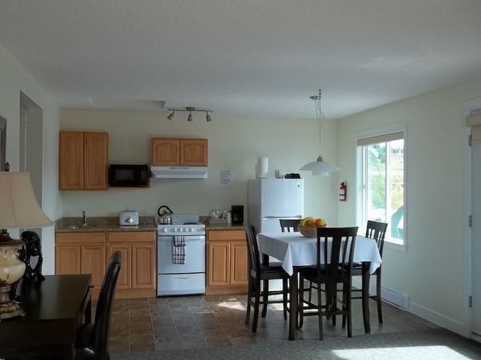 BAYSHORE WATERFRONT INN, 